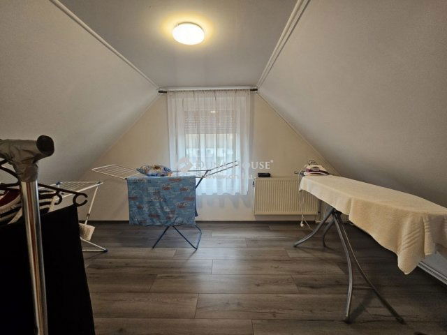 Eladó téglalakás, Mohácson 52.9 M Ft, 4 szobás