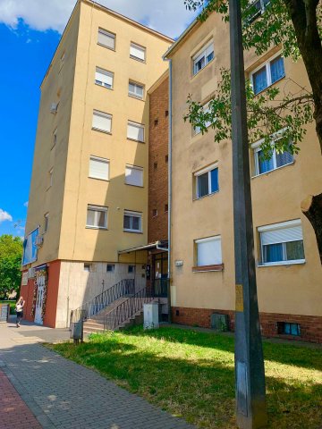 Eladó téglalakás, Pécsett, Hajnóczy úton 61.49 M Ft