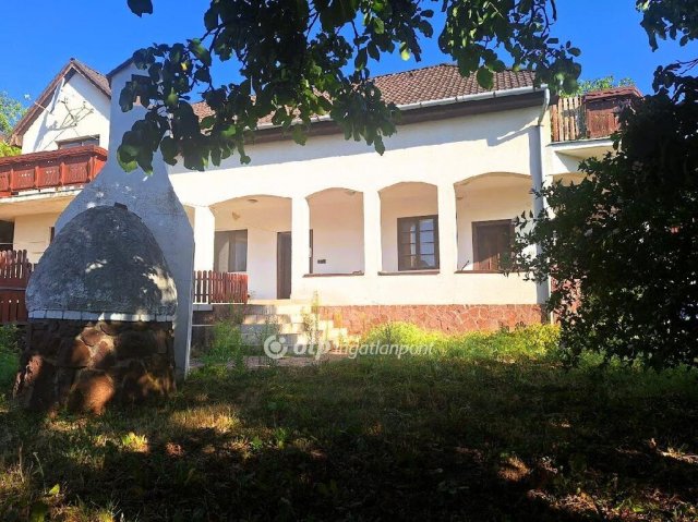 Eladó nyaraló, Balatonalmádiban 149.9 M Ft, 2 szobás