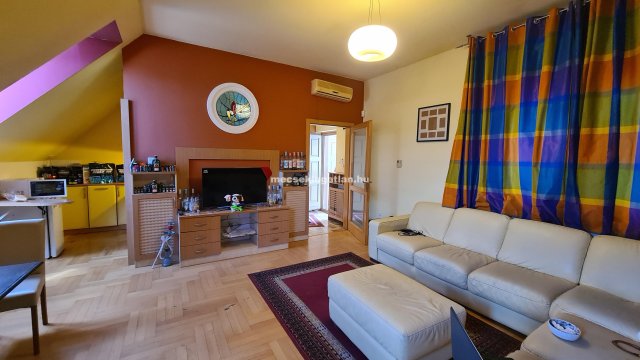 Kiadó panellakás, albérlet, Pécsett 150 E Ft / hó, 1 szobás