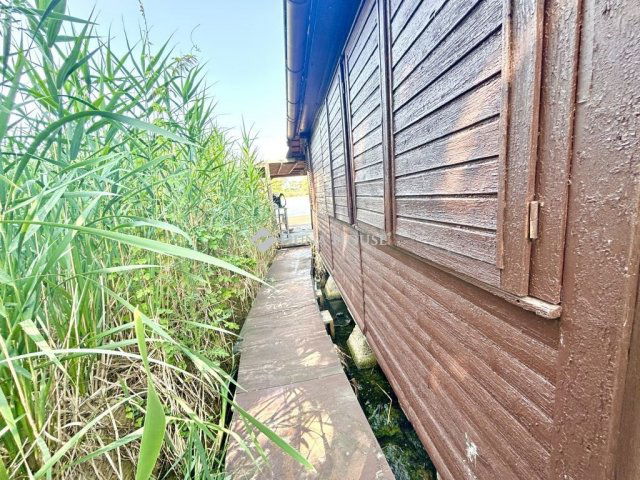 Eladó családi ház, Szigetszentmiklóson 18 M Ft, 2 szobás