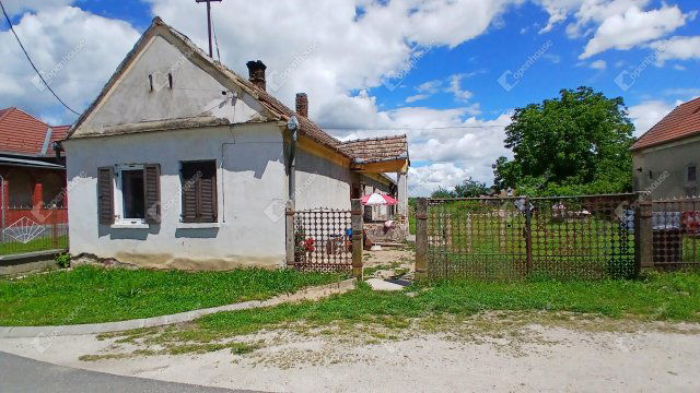 Eladó családi ház, Batykon 6.9 M Ft, 2 szobás