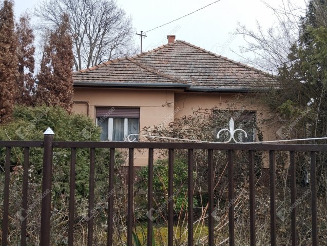 Eladó családi ház, Győrött 59 M Ft, 3 szobás
