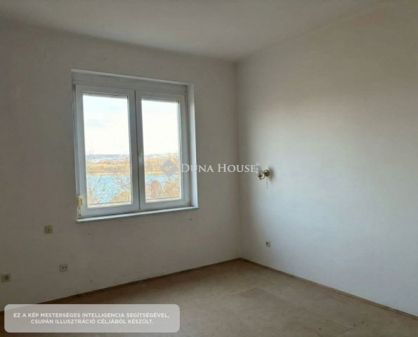 Eladó téglalakás, Lábatlanon 27.9 M Ft, 2 szobás