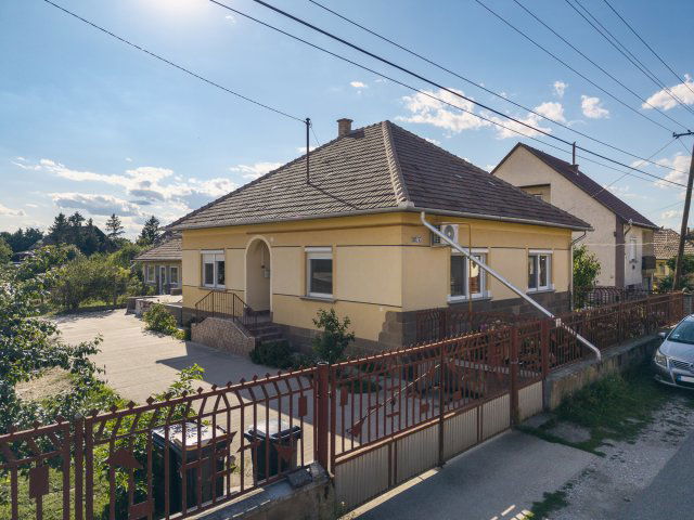 Eladó családi ház, Szentistvánon 39.9 M Ft, 3 szobás