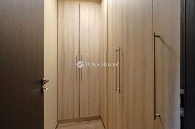 Eladó téglalakás, Budapesten, III. kerületben 119.9 M Ft