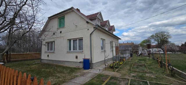 Eladó családi ház, Cserkeszőlőn 69.9 M Ft, 5 szobás