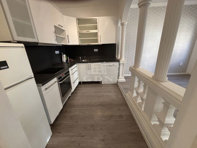 Eladó téglalakás, Siófokon 74 M Ft, 3 szobás