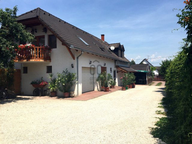 Eladó családi ház, Balatonlelleén 179.9 M Ft, 4 szobás