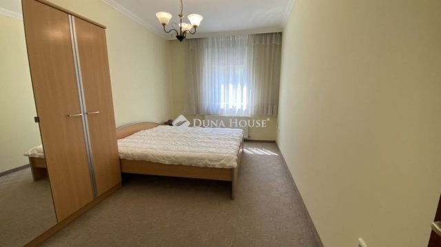 Eladó téglalakás, Székesfehérvárott 74.9 M Ft, 3 szobás