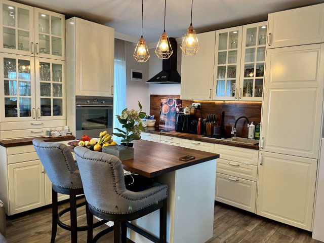 Eladó családi ház, Szigethalmon 129 M Ft, 5 szobás