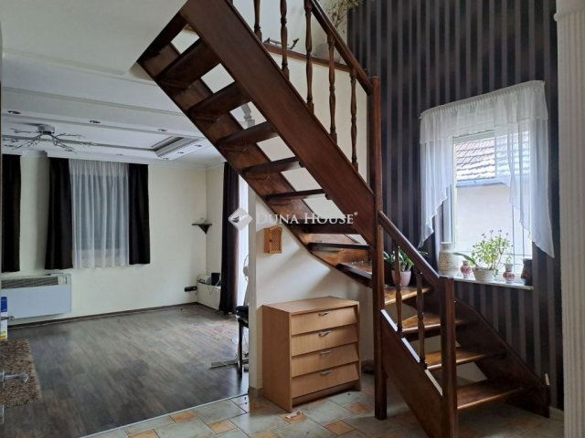 Eladó családi ház, Jászberényben 95 M Ft, 5 szobás