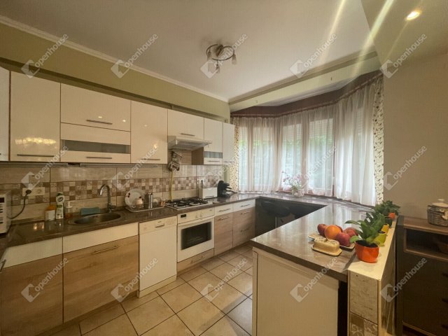 Kiadó téglalakás, albérlet, Debrecenben 330 E Ft / hó, 3 szobás