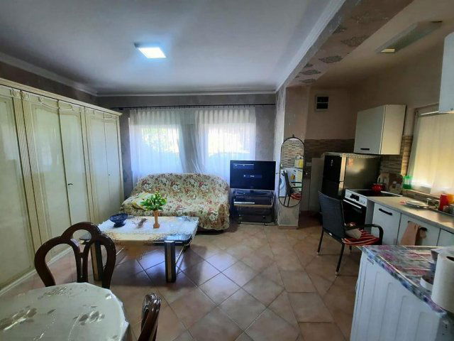 Eladó családi ház, Budapesten, XV. kerületben 60 M Ft