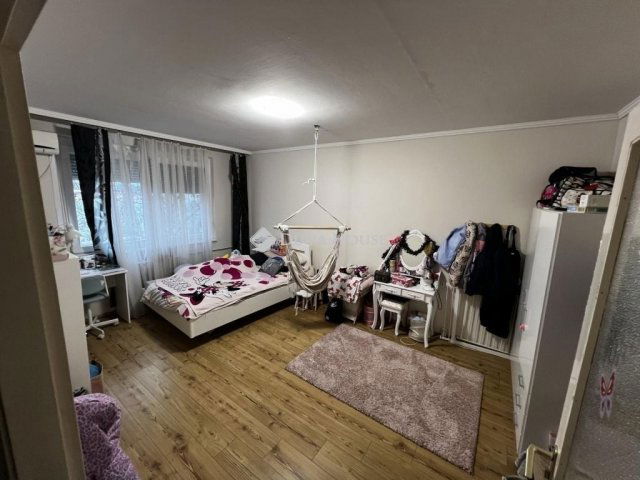 Eladó panellakás, Szegeden 46.5 M Ft, 1+1 szobás