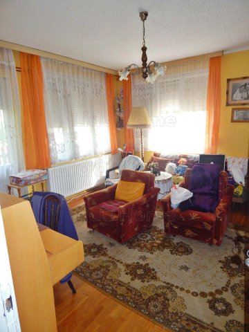 Eladó családi ház, Keszthelyen 119.9 M Ft, 6 szobás