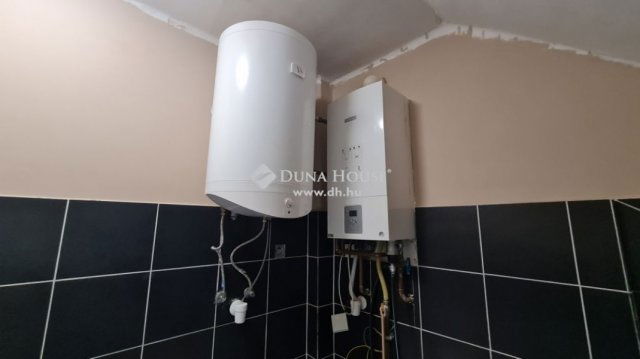 Eladó ikerház, Komlón 29.9 M Ft, 3 szobás / költözzbe.hu