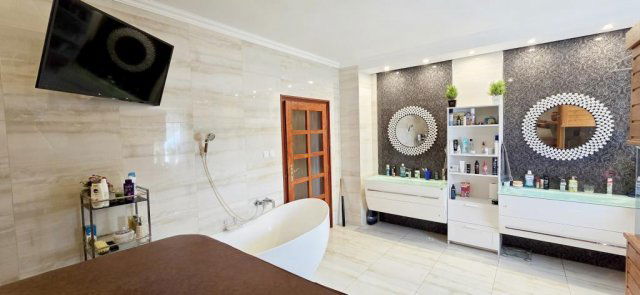 Eladó családi ház, Délegyházán 148.999 M Ft, 5 szobás