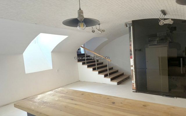 Eladó üzlethelyiség, VIII. kerületben, Kiss József utcában