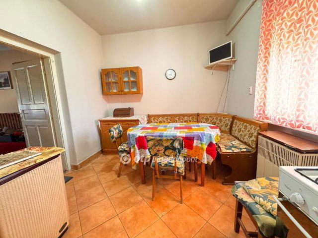 Eladó családi ház, Pápán 35 M Ft, 2 szobás