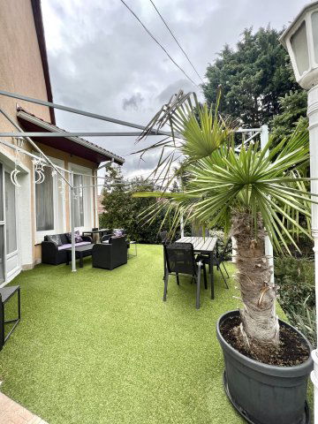 Eladó családi ház, Diósdon 150 M Ft, 7 szobás