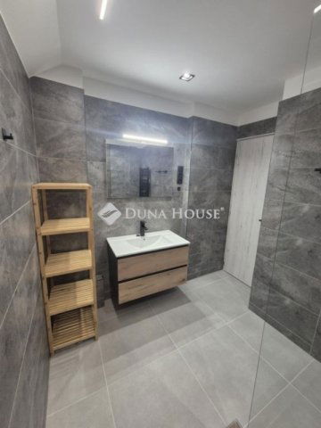 Eladó téglalakás, Pécsett 57.9 M Ft, 2+1 szobás