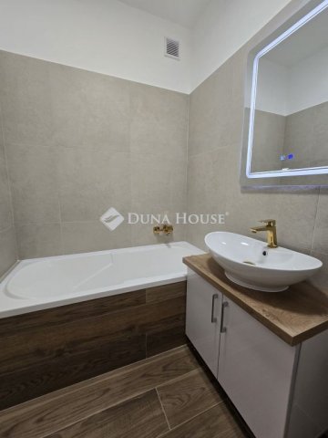 Eladó téglalakás, Pécsett, Kőrösi Csoma Sándor utcában