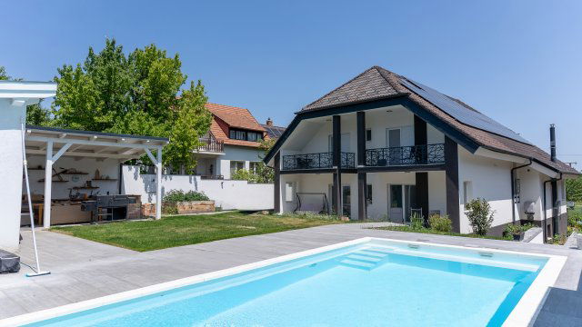Eladó családi ház, Balatonfüreden 549 M Ft, 6 szobás