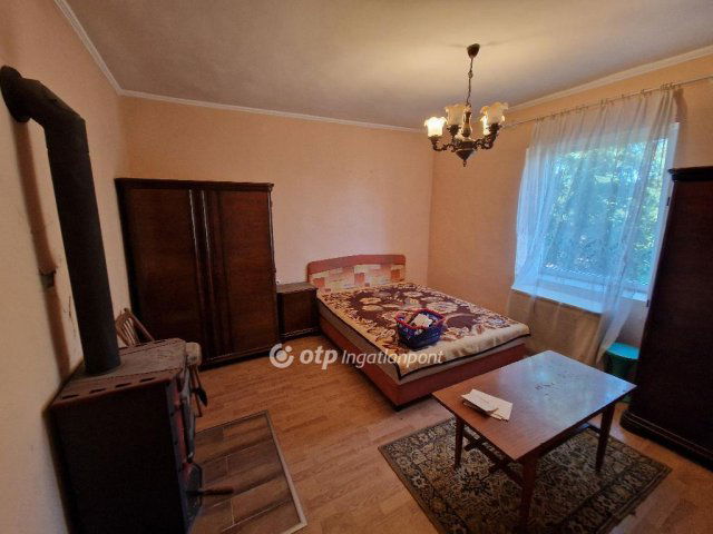 Eladó családi ház, Biriben 20 M Ft, 2 szobás