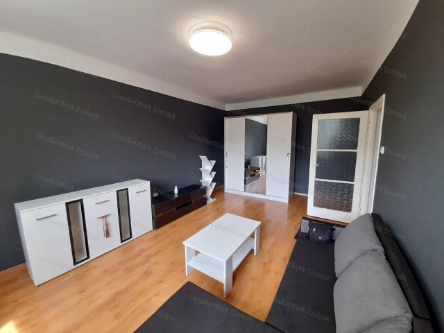 Kiadó téglalakás, albérlet, Szolnokon 120 E Ft / hó, 1 szobás