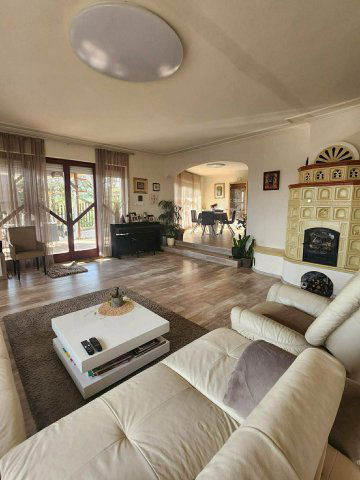 Eladó családi ház, Pécsett 219.9 M Ft, 6 szobás