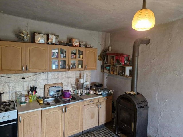 Eladó családi ház, Szakályon 7.9 M Ft, 2+1 szobás