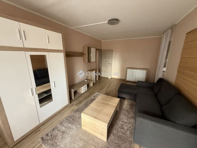 Kiadó panellakás, albérlet, Pécsett 180 E Ft / hó, 2 szobás