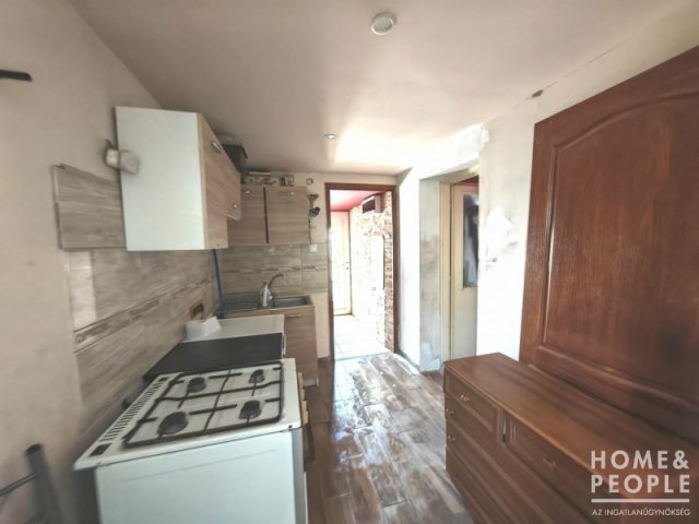 Eladó családi ház, Szegeden 21.999 M Ft, 2 szobás