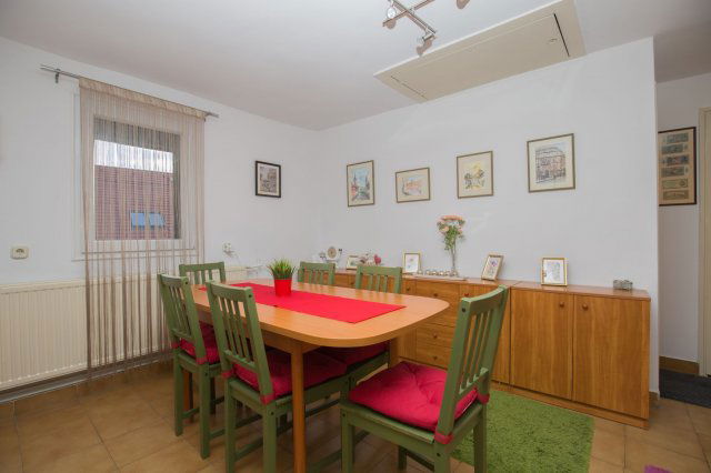 Eladó családi ház, Esztergomban 48.99 M Ft, 2 szobás