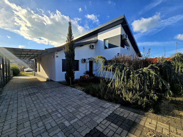 Eladó családi ház, Zamárdiban 285 M Ft, 5 szobás