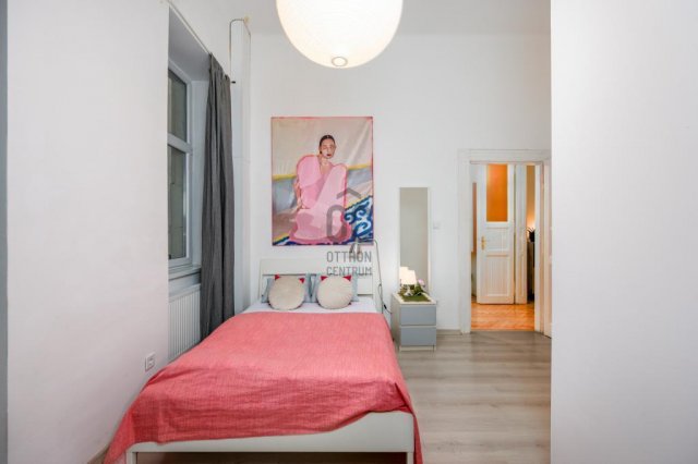 Eladó téglalakás, Budapesten, VI. kerületben 150 M Ft, 4 szobás