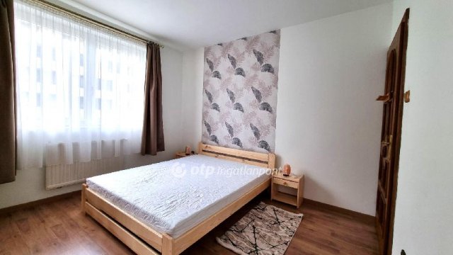 Kiadó téglalakás, albérlet, Debrecenben 250 E Ft / hó, 3 szobás