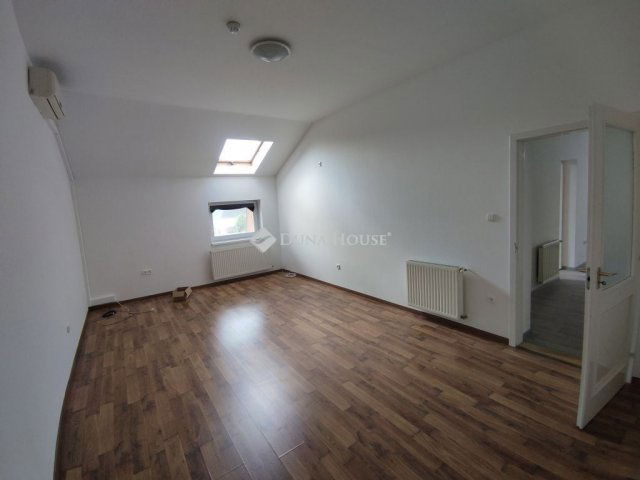 Eladó téglalakás, Kápolnásnyéken 97 M Ft, 3 szobás