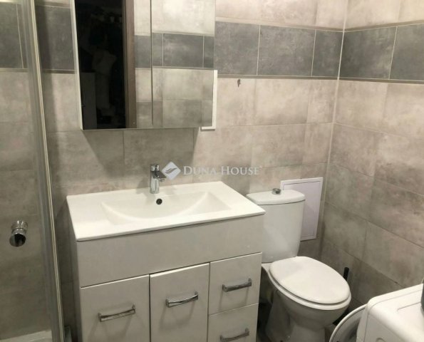 Eladó téglalakás, Pécsett 55.9 M Ft, 3 szobás