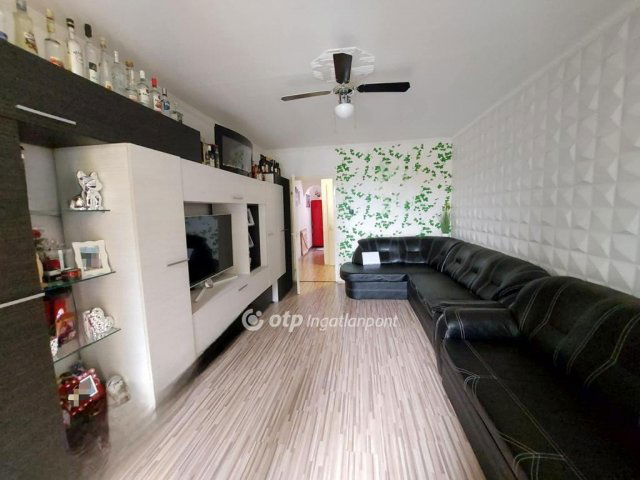 Eladó panellakás, Miskolcon 53 M Ft, 3 szobás