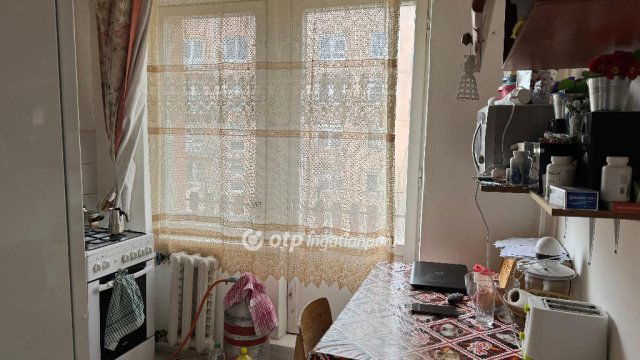 Eladó panellakás, Hajmáskéren 20 M Ft, 2 szobás