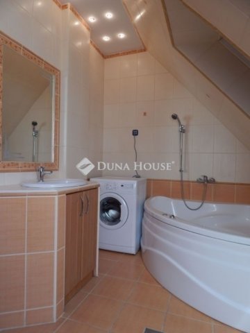 Eladó családi ház, Kecskeméten 115 M Ft, 6 szobás