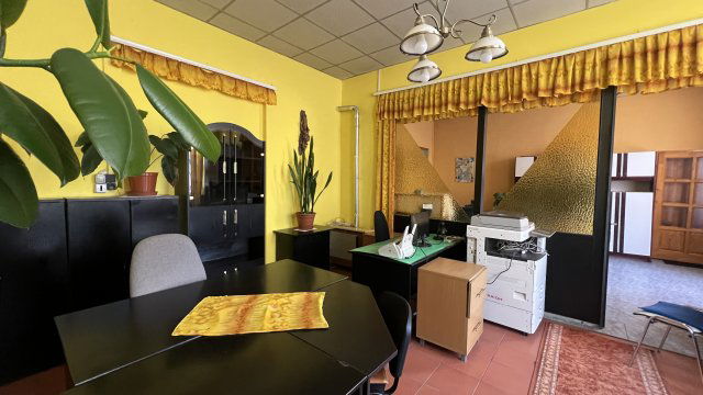 Eladó iroda, Baján 102 M Ft, 6 szobás / költözzbe.hu