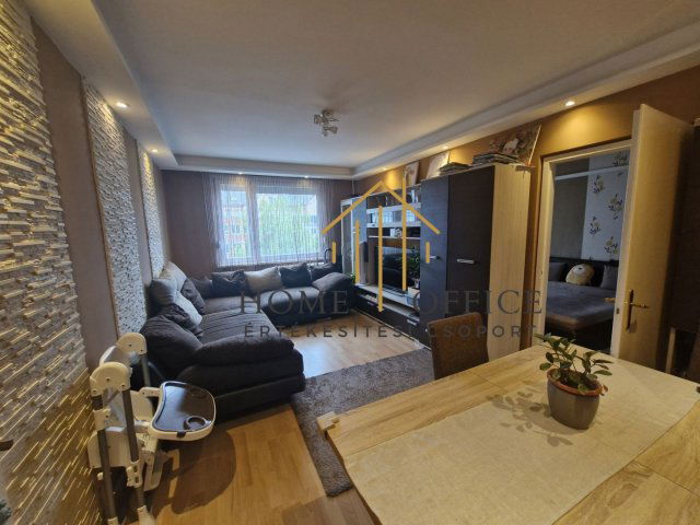 Eladó panellakás, Debrecenben 62.8 M Ft, 4 szobás
