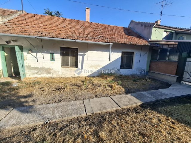 Eladó családi ház, Kiskunfélegyházán 5.5 M Ft, 2 szobás