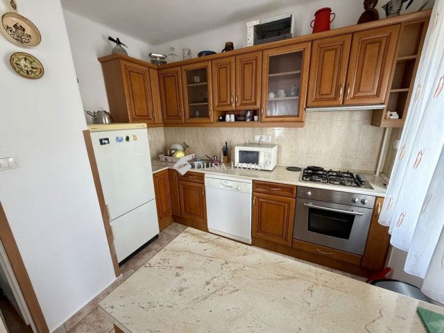 Kiadó téglalakás, albérlet, Pécsett 160 E Ft / hó, 2 szobás