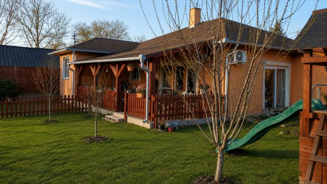 Eladó családi ház, Ráckevén 89.9 M Ft, 3 szobás