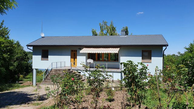 Eladó családi ház, Kulcson 180 M Ft, 8 szobás