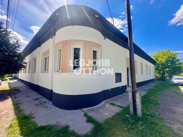 Eladó téglalakás, Cegléden 31 M Ft, 3 szobás